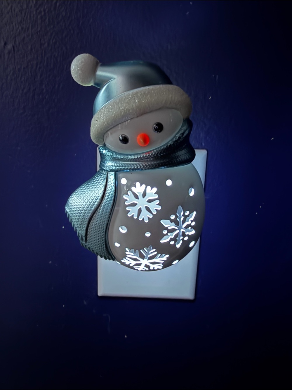 Bath & Body Works Blue and White Snowman Plug-In Night Light